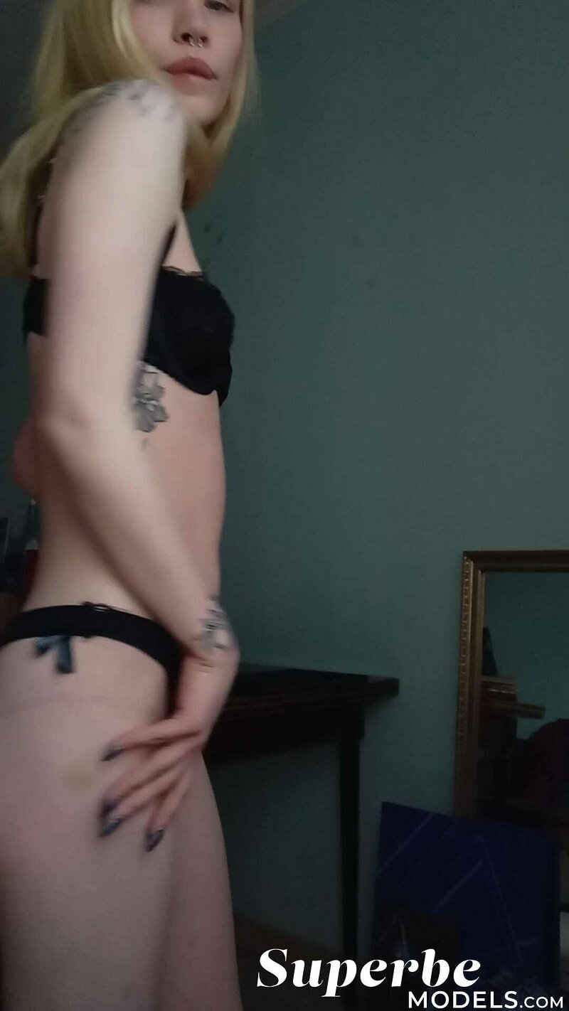 Эмма, 28